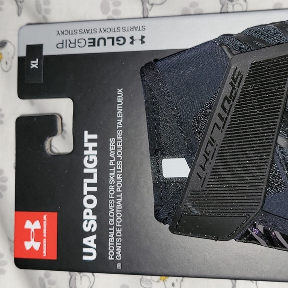 Under Armour Football Gloves - Picture 2 of 4